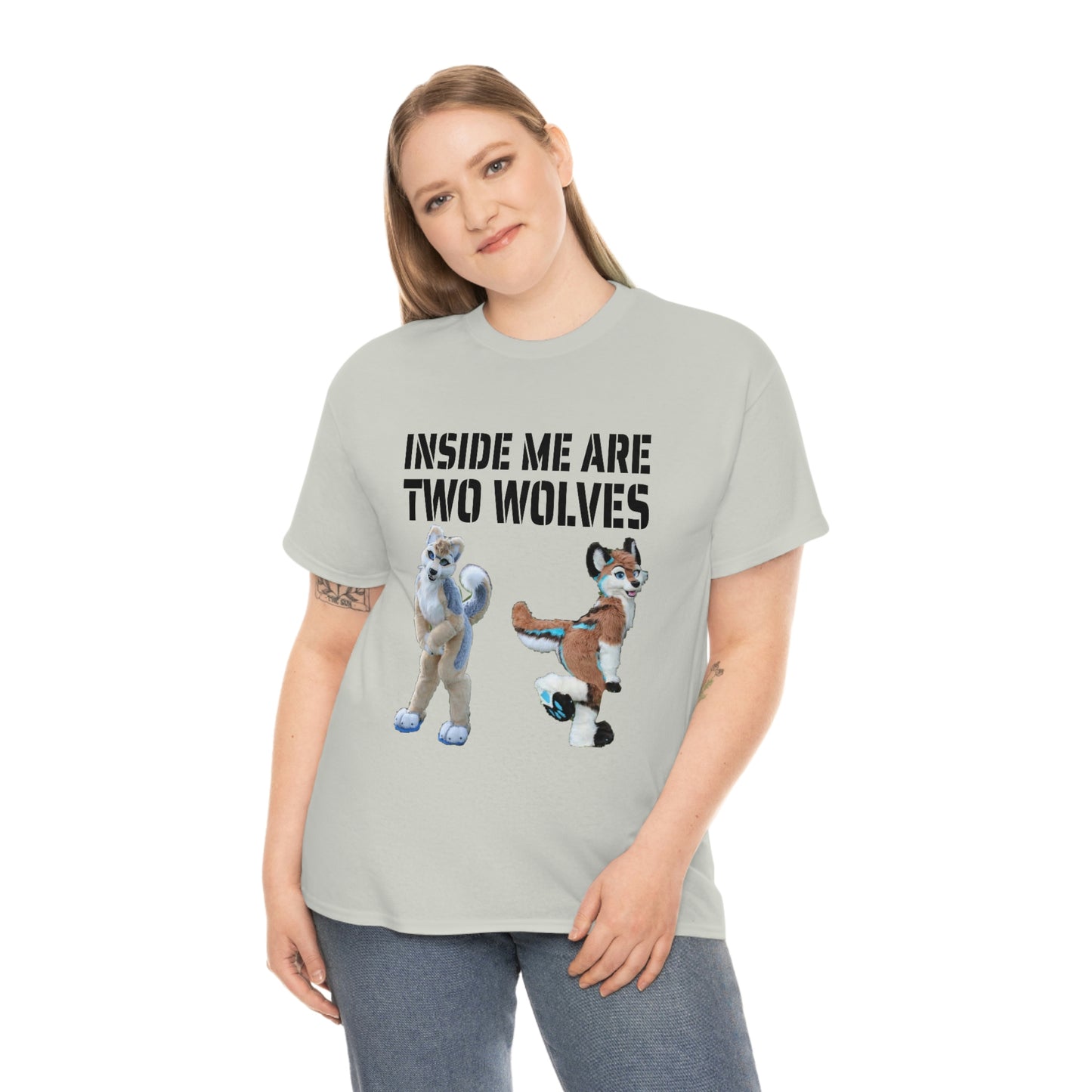 2 wolves